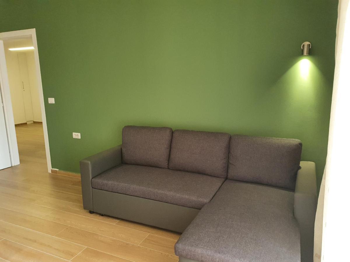 Apartament Mels *